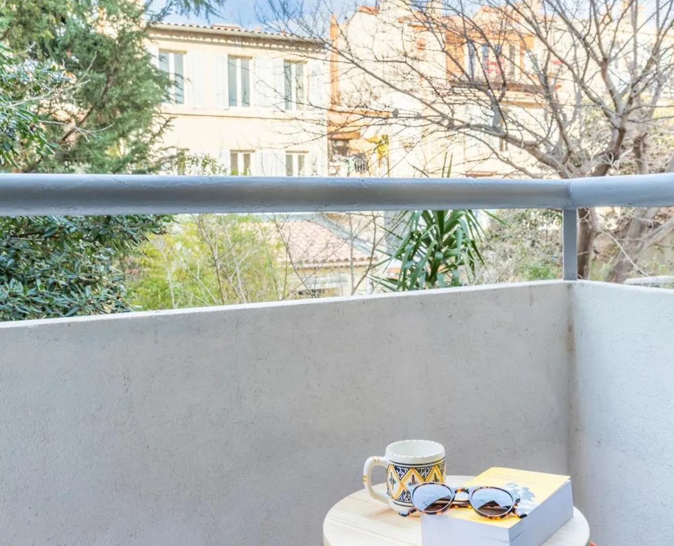 Petit Jaune, T2 Centre Ville Marseille Avec Balcon
